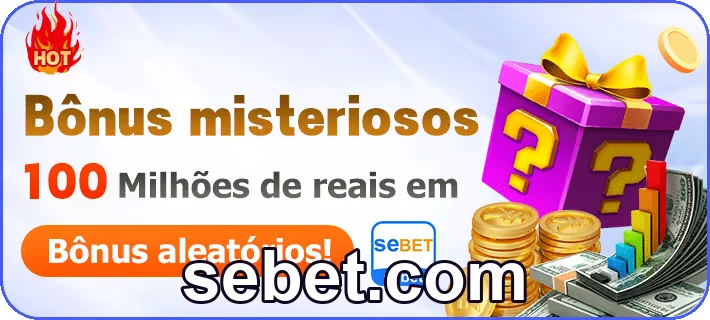 Pessoa sorridente fazendo depósito em aplicativo de jogo